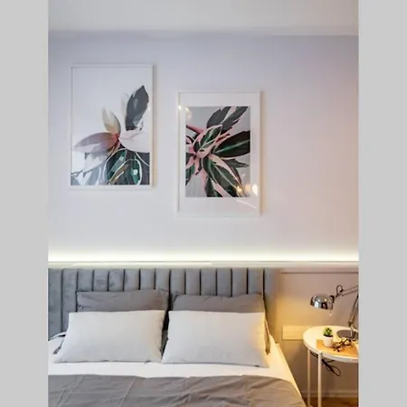 New! Stylish Studio With Parking 아파트